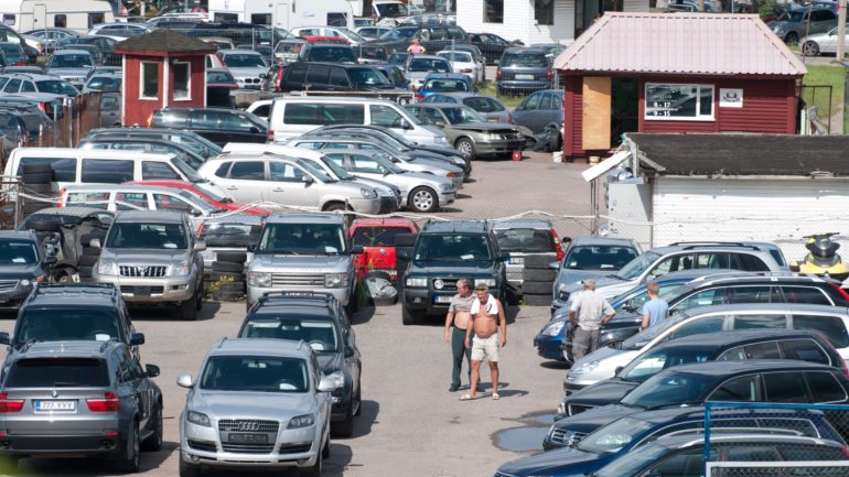 Eesti autoturu sünge statistika: pooled autod on avariilised, paljudel ka läbisõit keritud