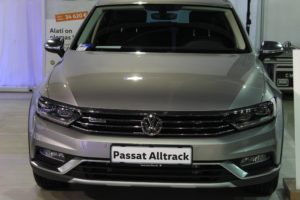VW näitusealalt ei saa puududa ka Passat: mudelirivi üks naelu.