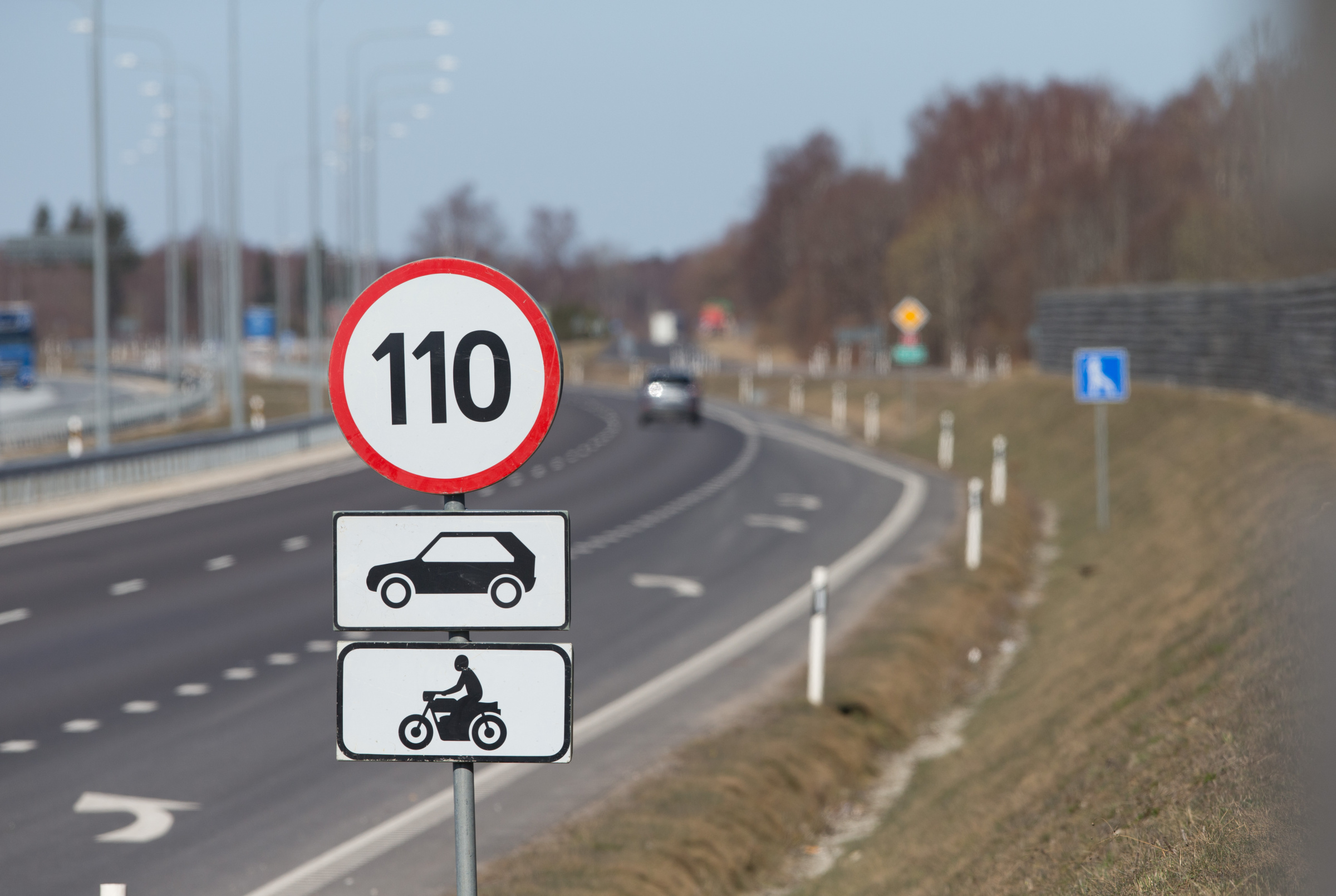 Скорость движения в санкт петербурге. Знаки на дороге. Дорожные знаки скорости. Ограничение максимальной скорости. Ограничение по скорости знак.