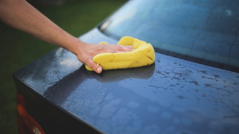 Neli asja, mida suvel autot pestes teha ei tohiks