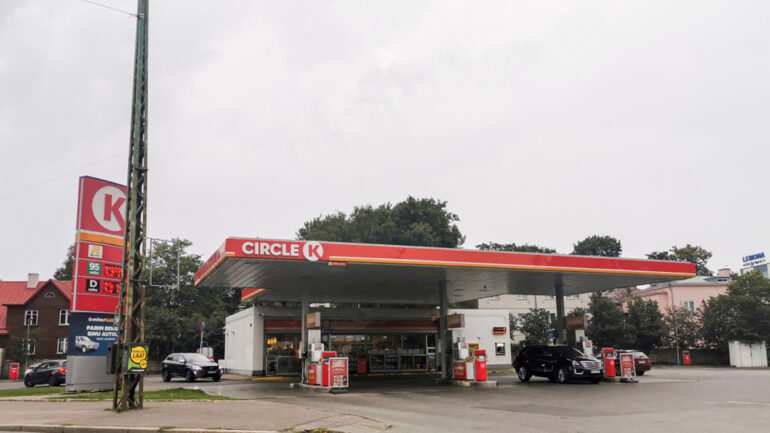 Vahelduseks ka häid uudiseid: bensiini hind langes alla 1,8 euro