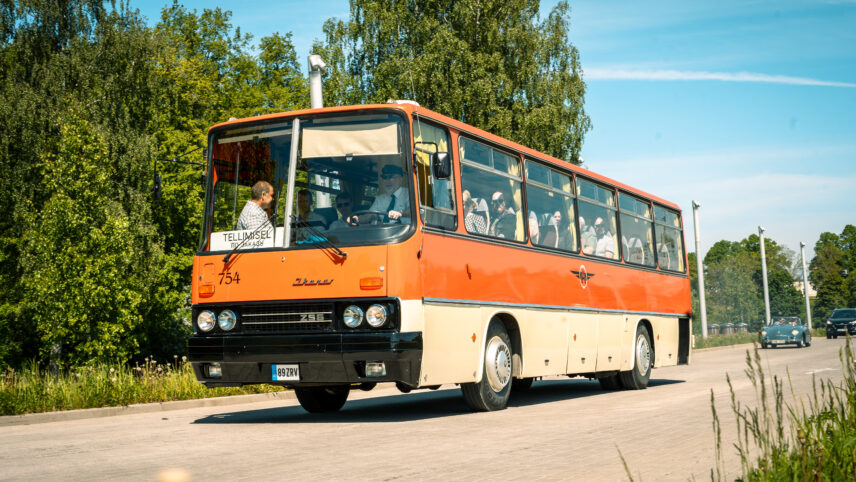Retrobusside festivalil saab sõita vanade Ikarus bussidega