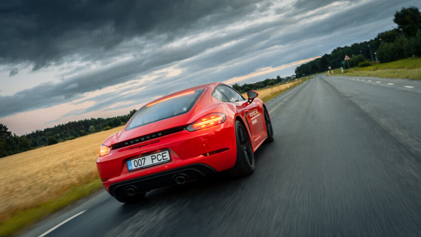 Porsche Roads rakendus aitab leida lähedal olevaid ägedaid sõiduteid ning toimib ka Eestis