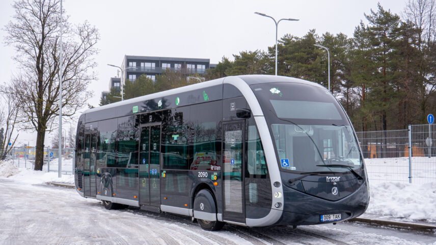 Tallinnas alustab testsõite elektribuss, mis näeb välja nagu tramm