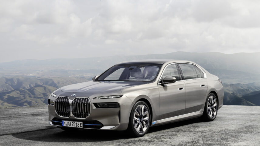 BMW i7: viimane sõna elektriautode luksuses, kus tagaistujatel on 8K resolutsiooniga televiisor