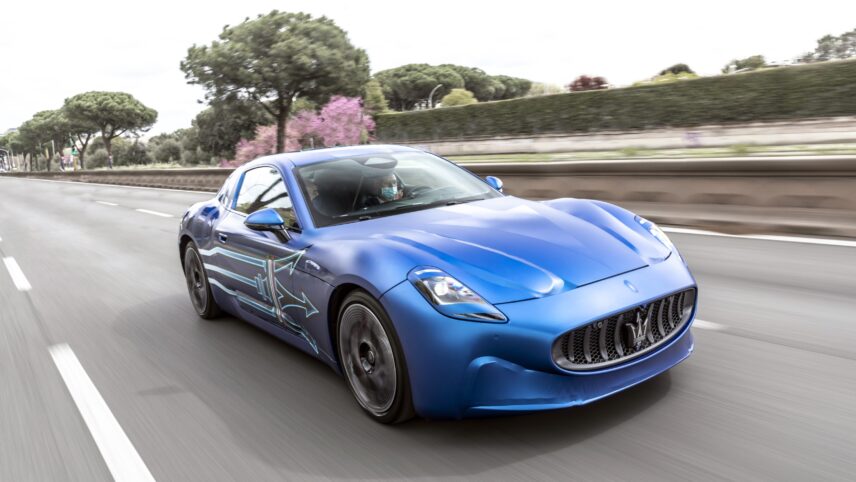 Esimesed pildid: selline on peatselt müüki jõudev Maserati GranTurismo elektriline sportauto