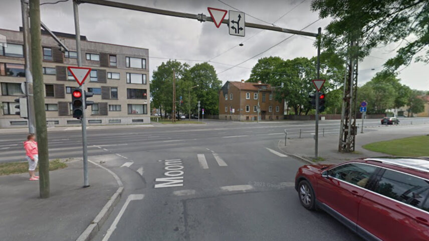 Politsei selgitab, kuidas on õige sõita Endla ja Mooni tänava ristmikul Tallinnas