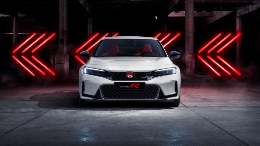 Lõpuks kohal: uus Honda Civic Type-R on loomulikult võimsam ja kiirem kui eelkäija, aga kuidas disain meeldib?