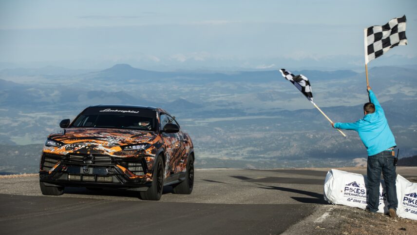 Uuendatud Lamborghini Urus lõi Bentley Bentayga Pikes Peak mäkketõusu rekordi üle