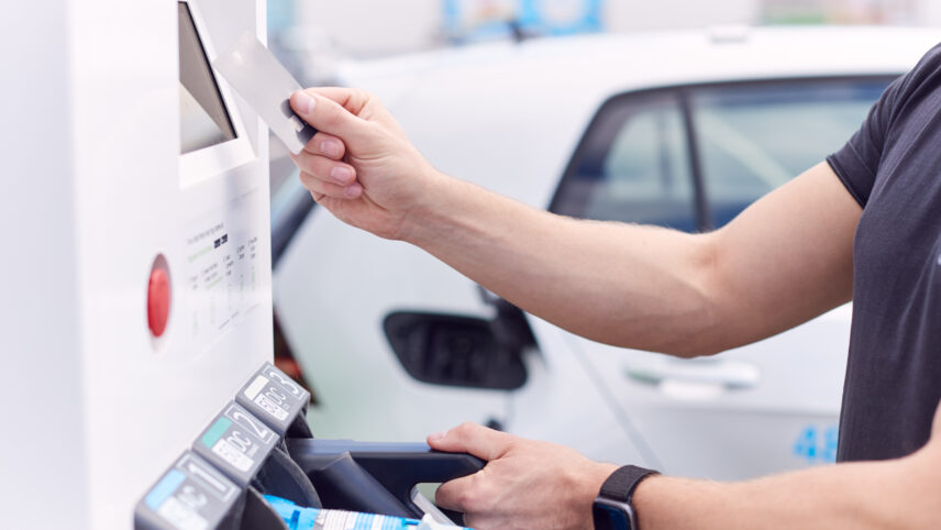 Teenusepakkujad vastavad: millal tuleb elektriauto laadijatele kaardimakse võimalus?
