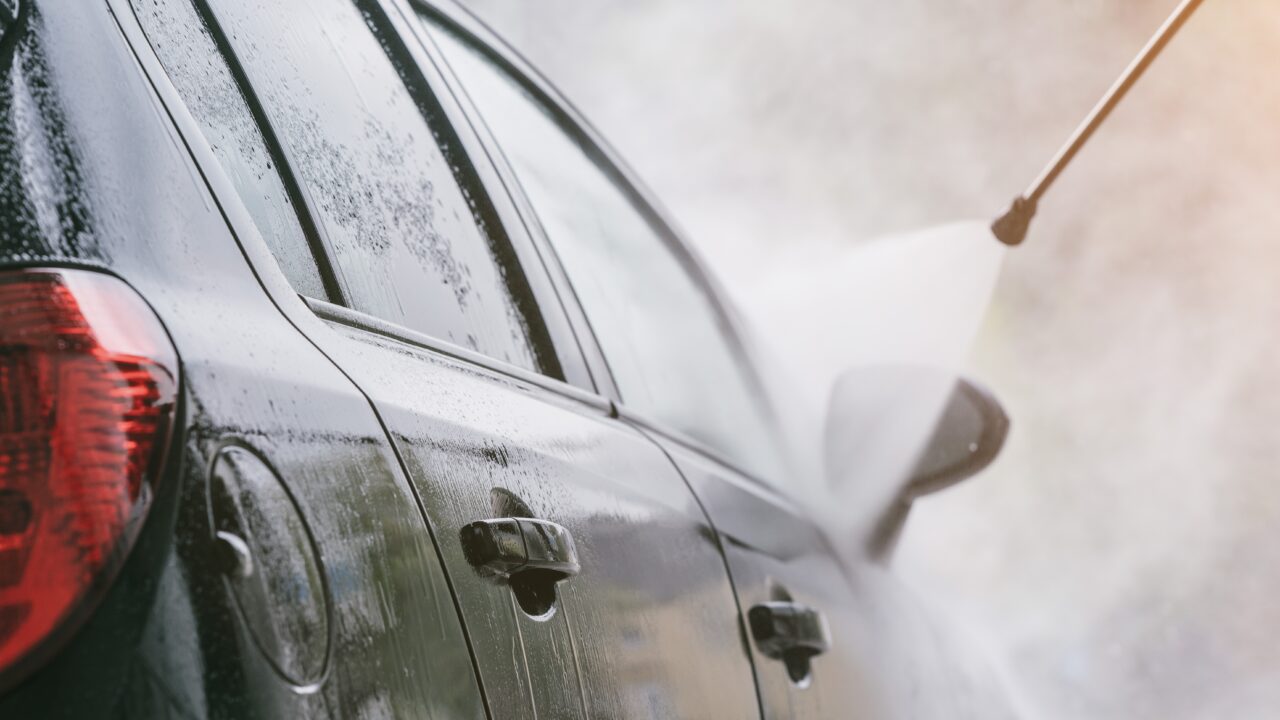 Kas väga külma ilmaga on mõistlik autot pesta?