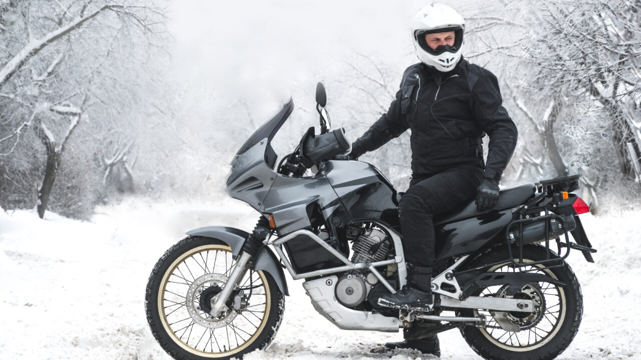 Lugeja küsib: millistel tingimustel tohib mootorrattaga talvel sõita?