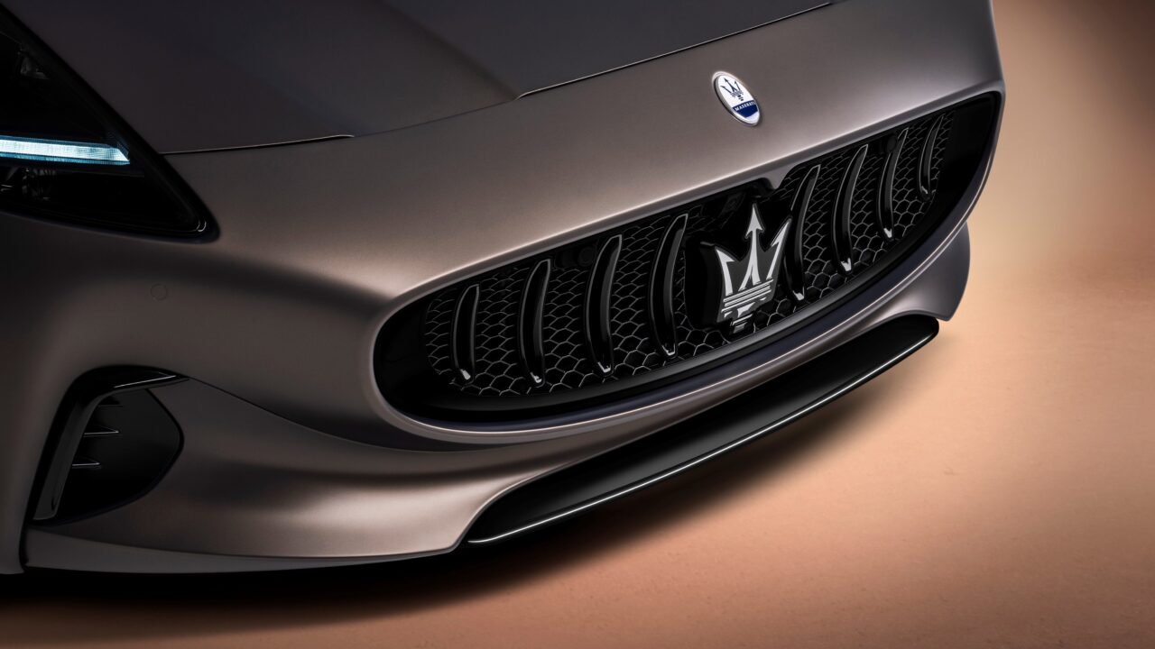 Maserati jätkab elektriautode pealetungi Quattroporte sedaaniga