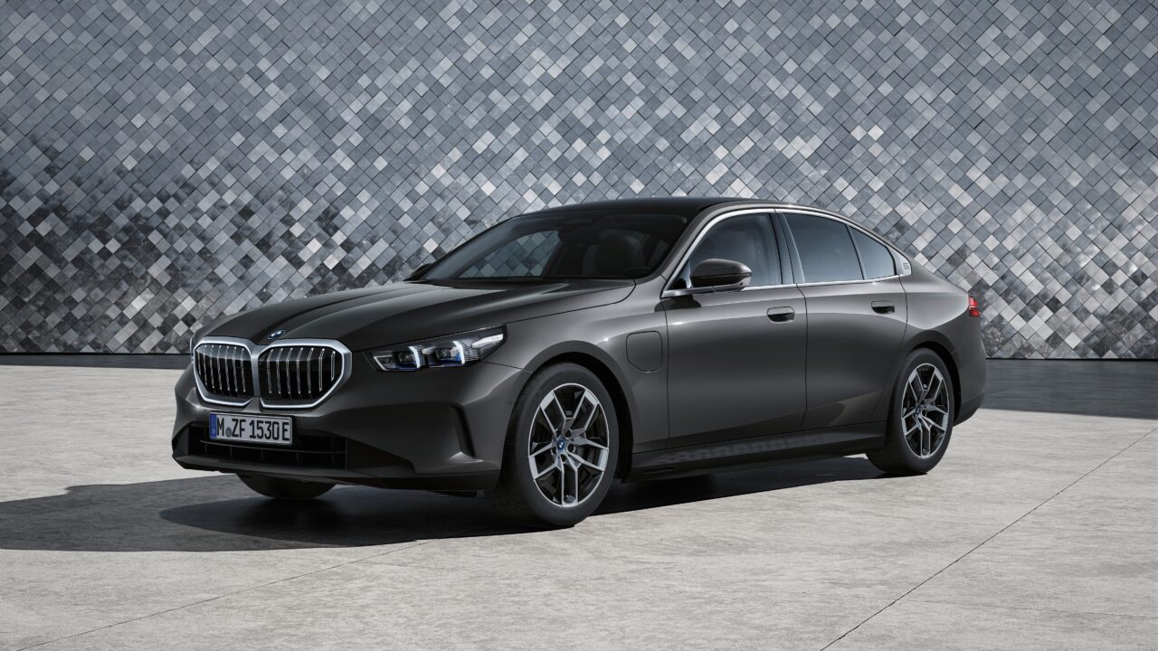 Uus BMW 5. seeria saabub ka uuendatud sisepõlemismootorite ja hübriidide valikuga