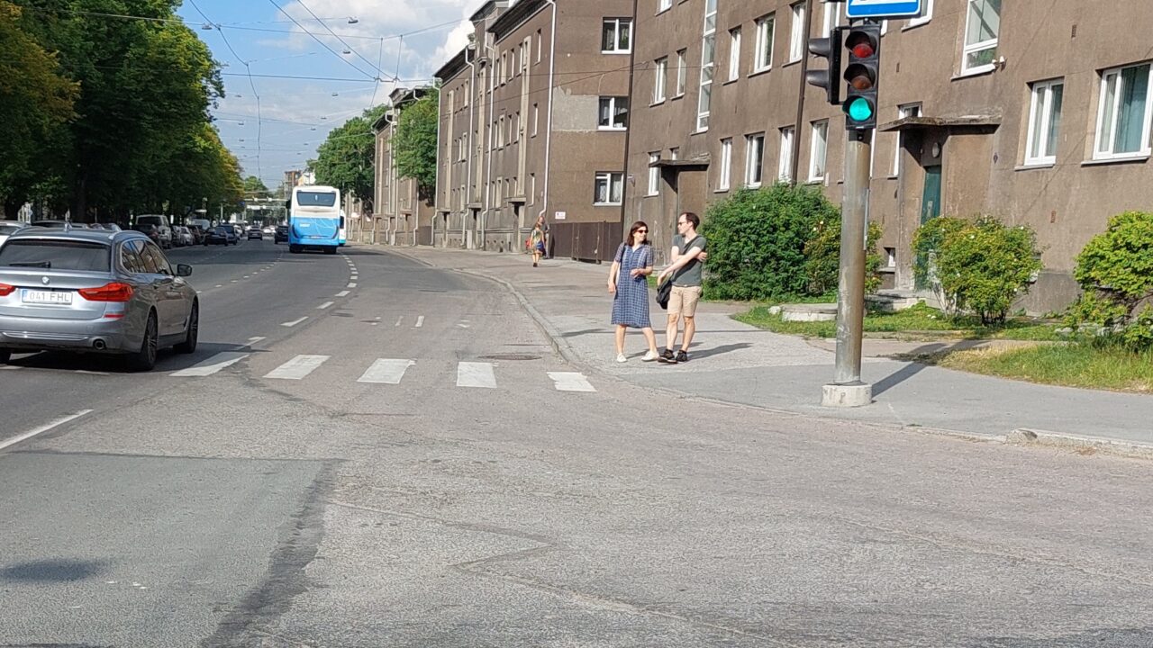 Tallinnas Paldiski maanteel pole enam kõnniteel parkimine lubatud