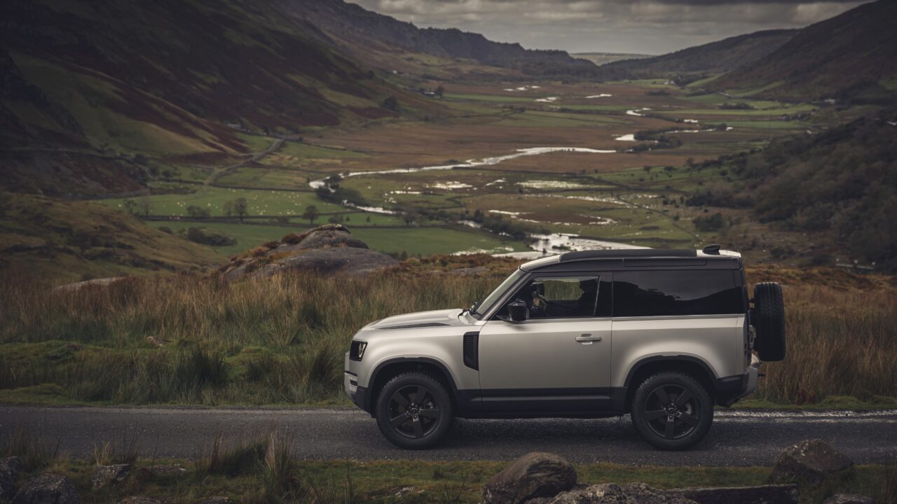 Land Rover plaanib lisada mudelivalikusse Defenderist inspireeritud väikemaasturi