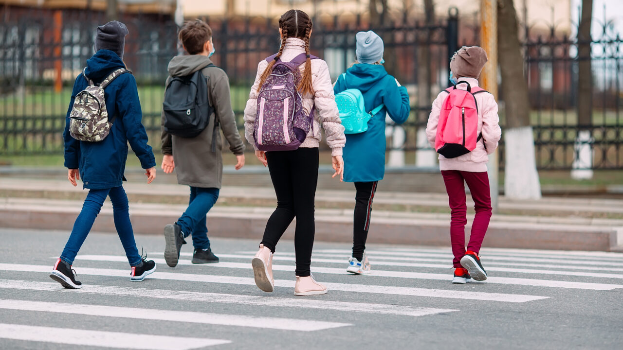 Jalakäijad on tänavatel tagasi: meelespea, kuidas üheskoos koolilastega liigelda!