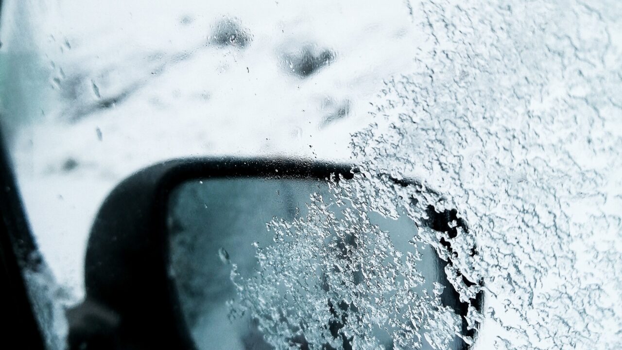 Kas sinu autos on kõik vajalik talvekülmadeks olemas?