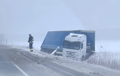 VIDEOD: Plekimõlkimised ja hukkunu – jäävihm on liikluses kaose tekitanud