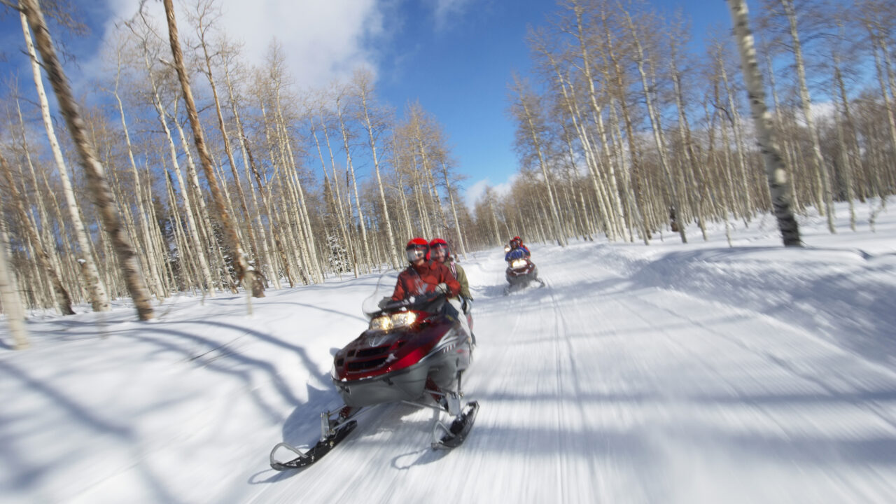 Viimane lumi: transpordiamet vastab, kas mootorsaaniga võib teepervel ja kraavis sõita