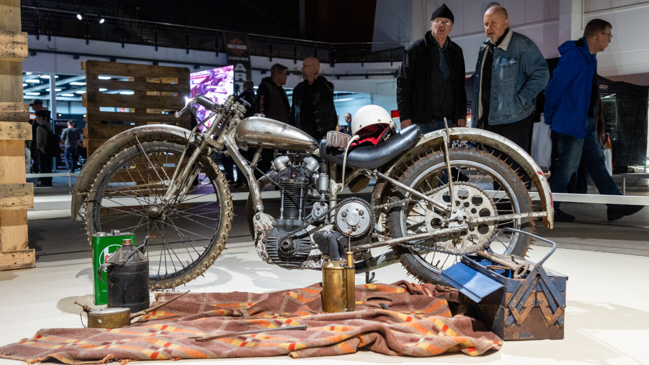Galerii: tohutult mopeede ja õnneks natuke ka tsikleid Helsingi mootorrattanäituselt