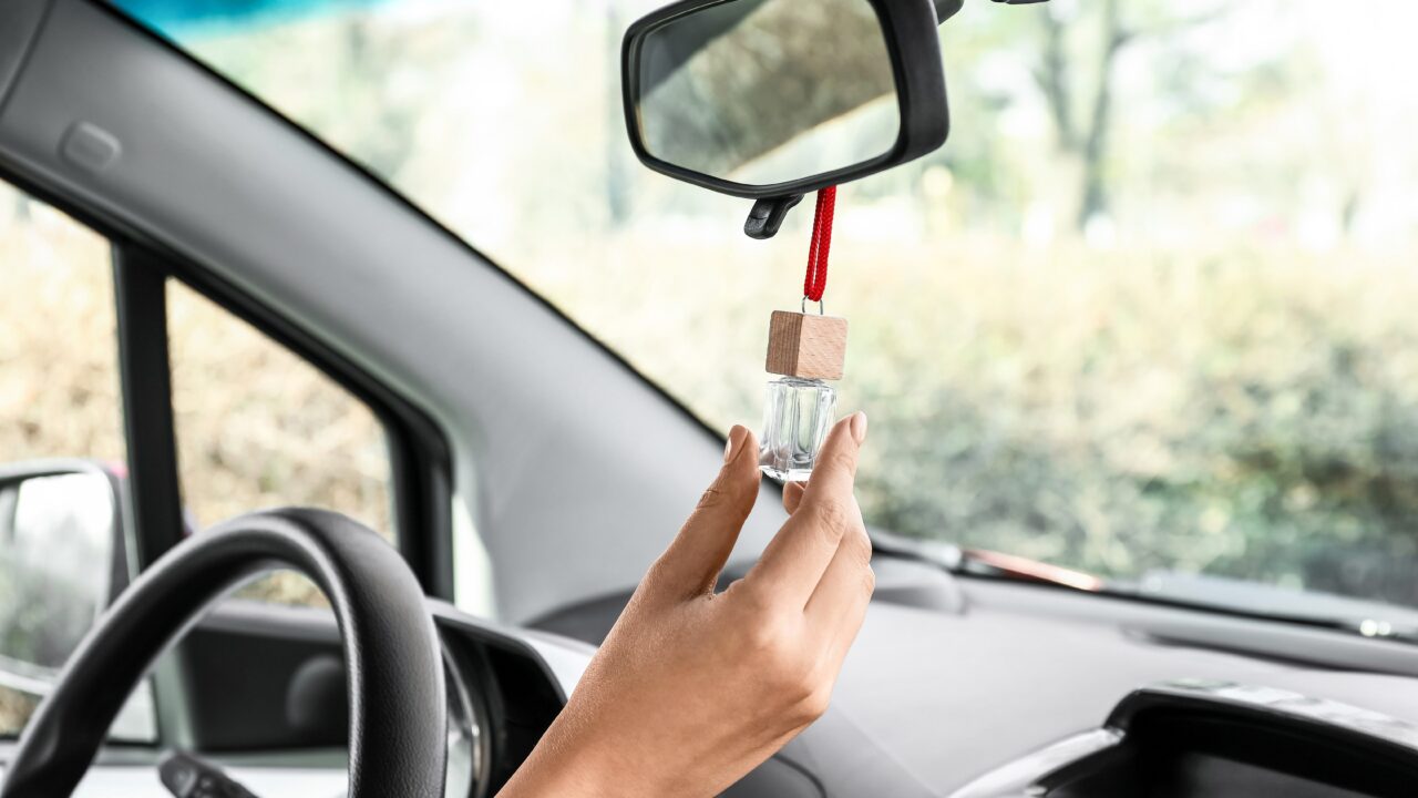 Asi pole aroomis: üllatav põhjus, miks su autosse tegelikult lõhna on vaja!