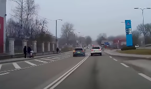 Raju video: õppesõidumärgiga auto tegi Tallinnas üliohtlikke möödasõite