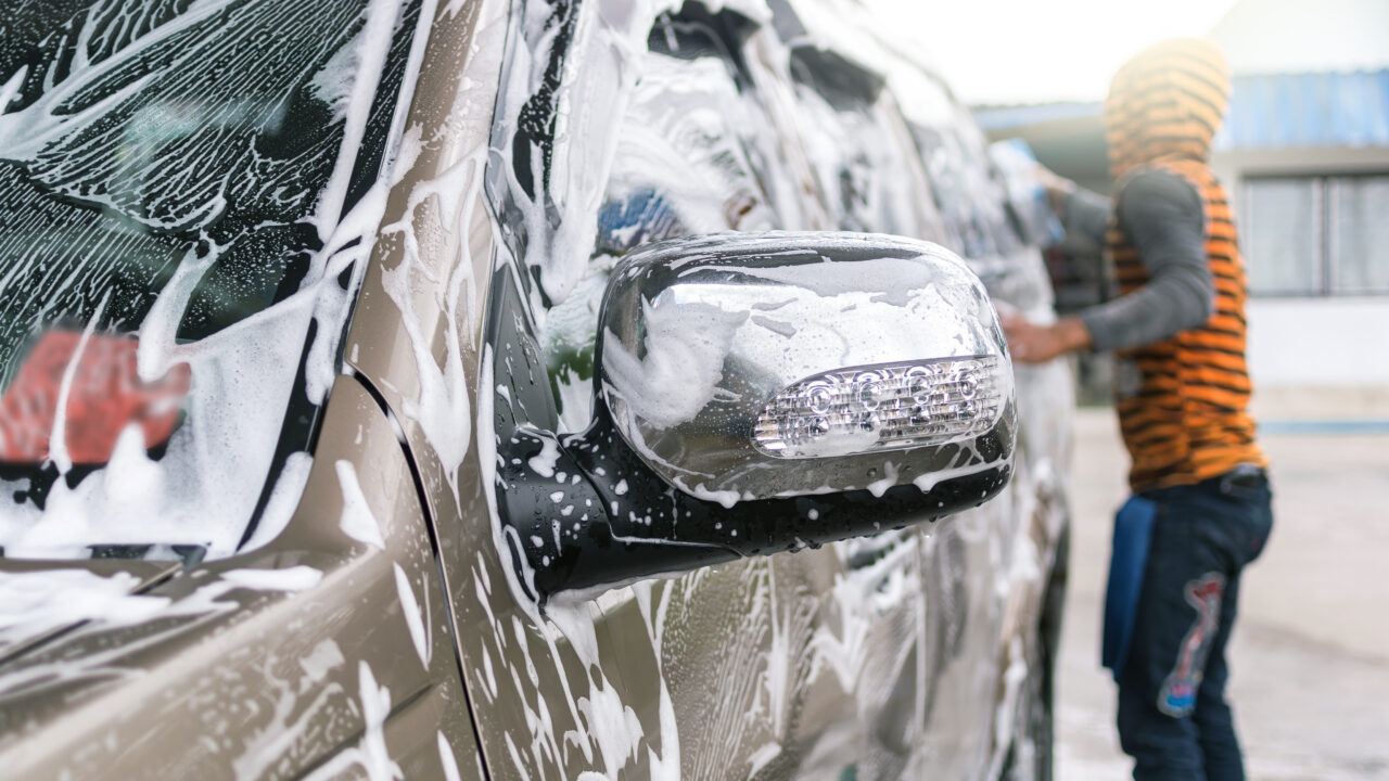 Mida silmas pidada, kui miinuskraadidega autot pesta?