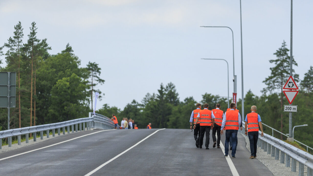 Pildid: Pärnu–Uulu uus neljarajaline teelõik avati liikluseks